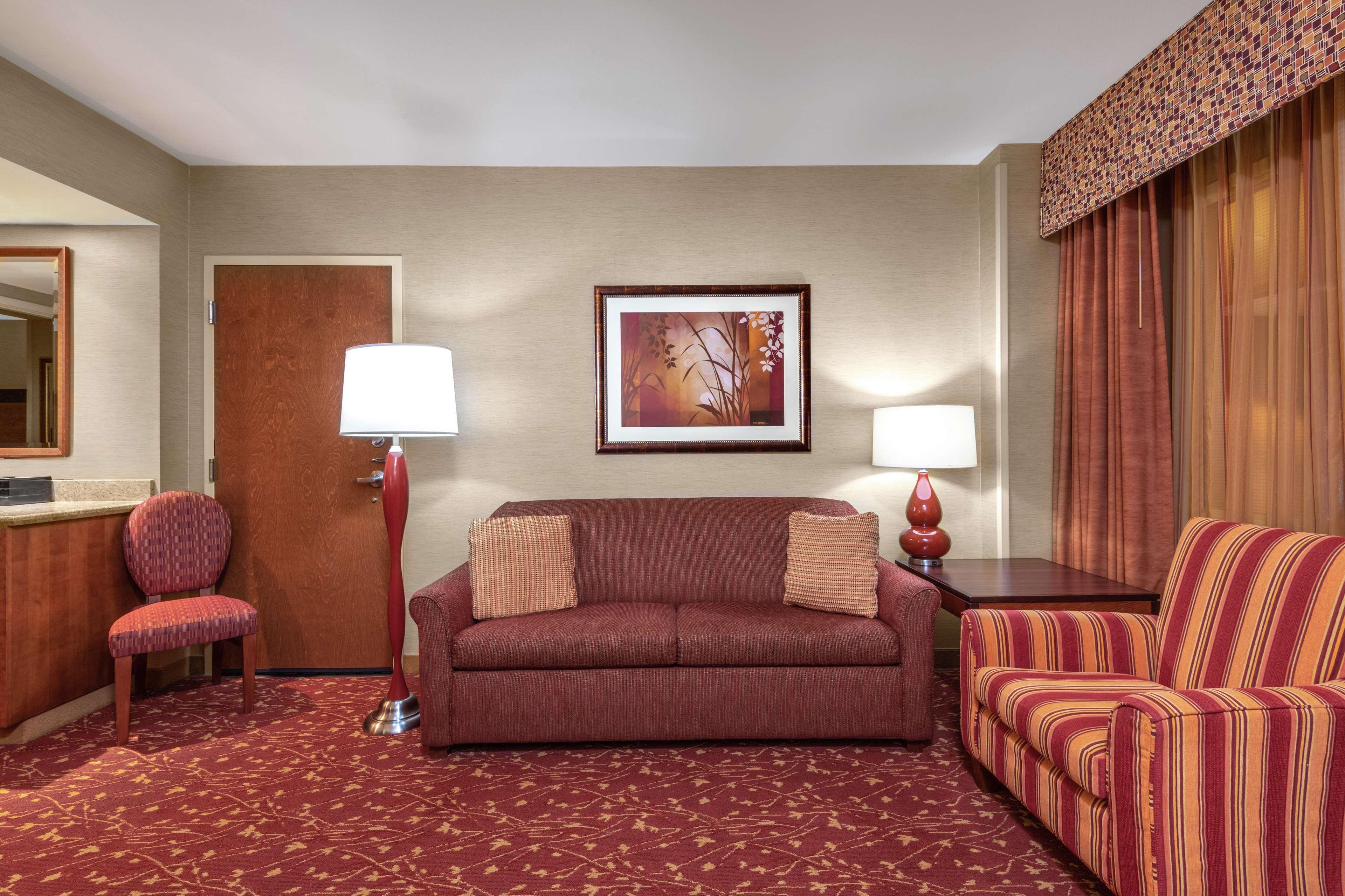 Embassy Conference Center Hotel 4*