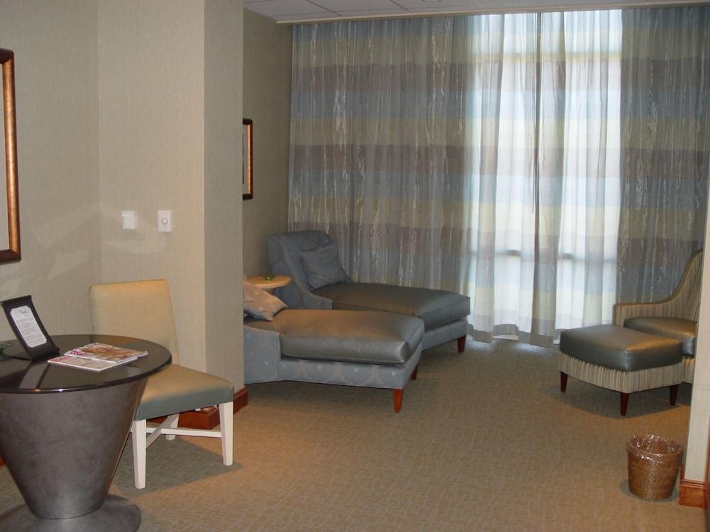 Hotel Embassy Conference Center 4*