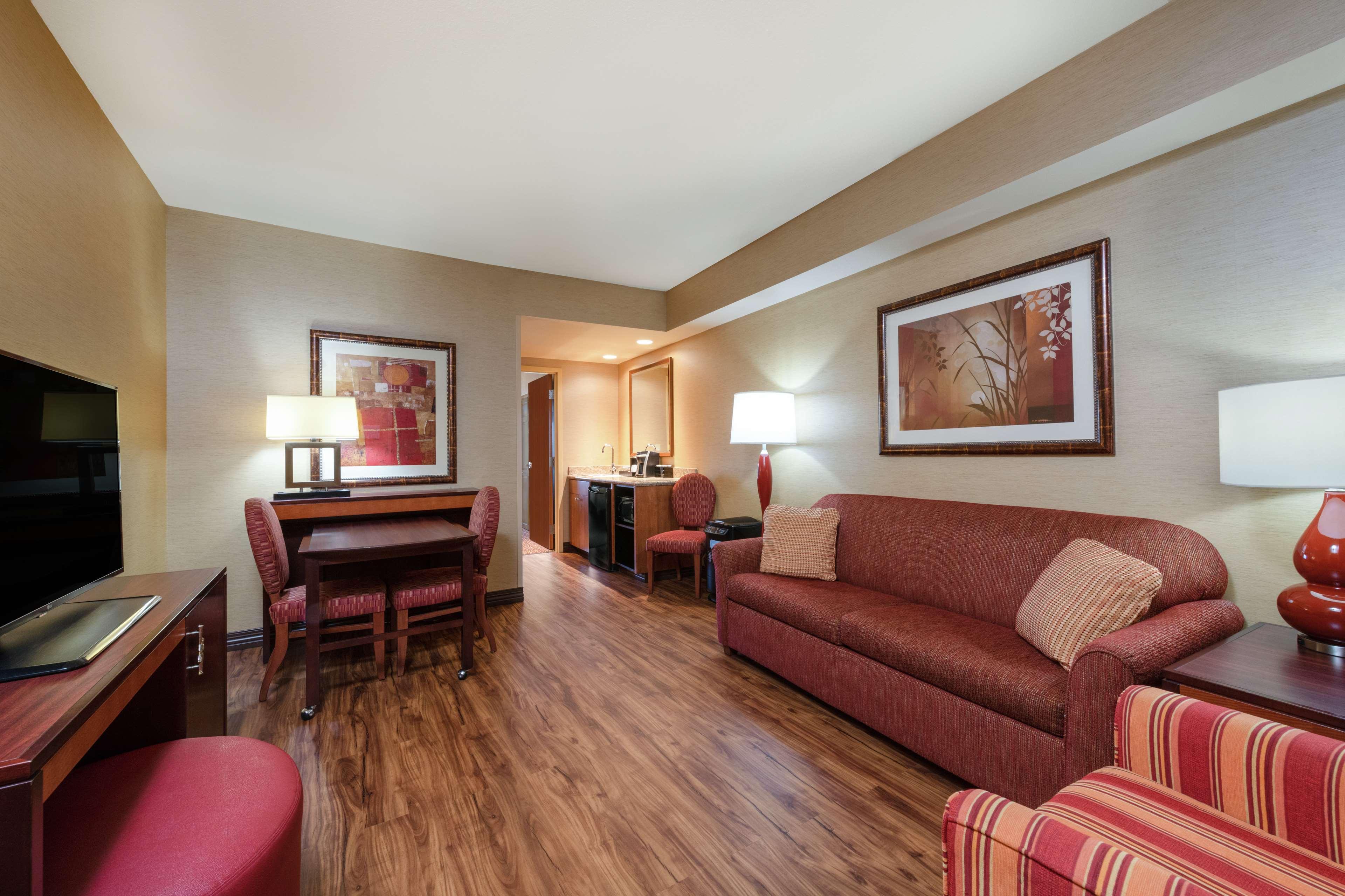 Hotel Embassy Conference Center 4*