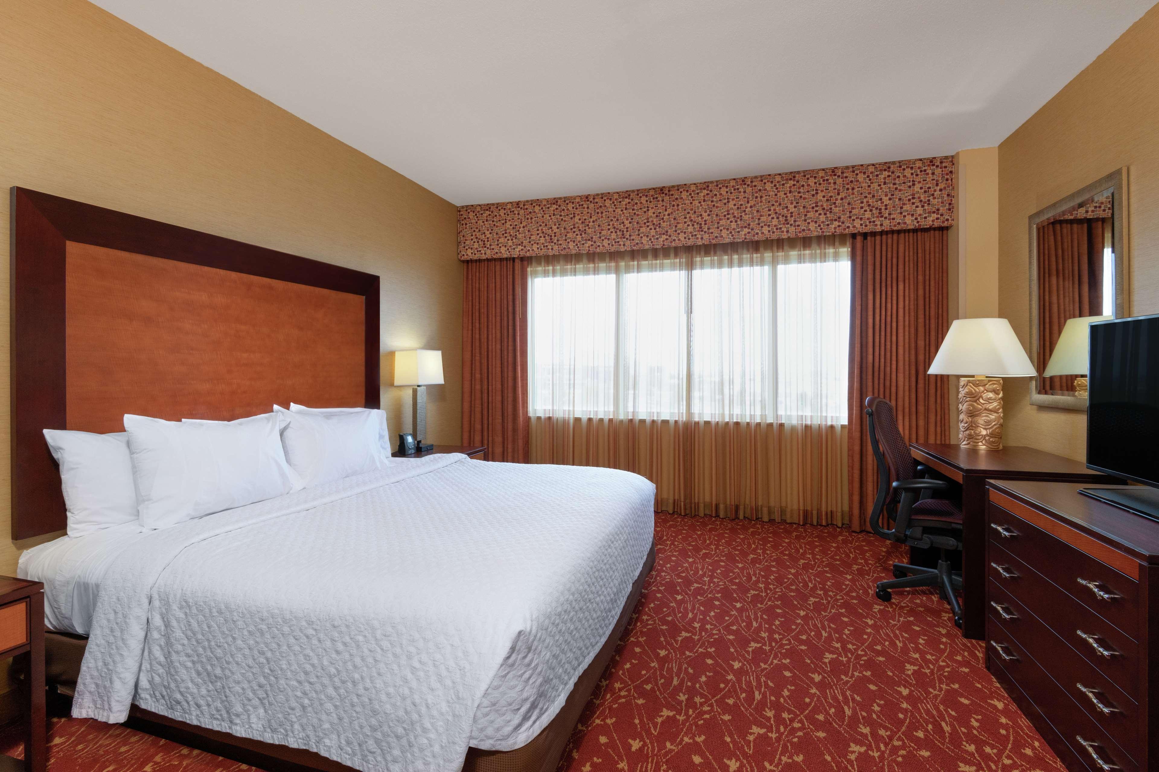 Hotel Embassy Conference Center 4*