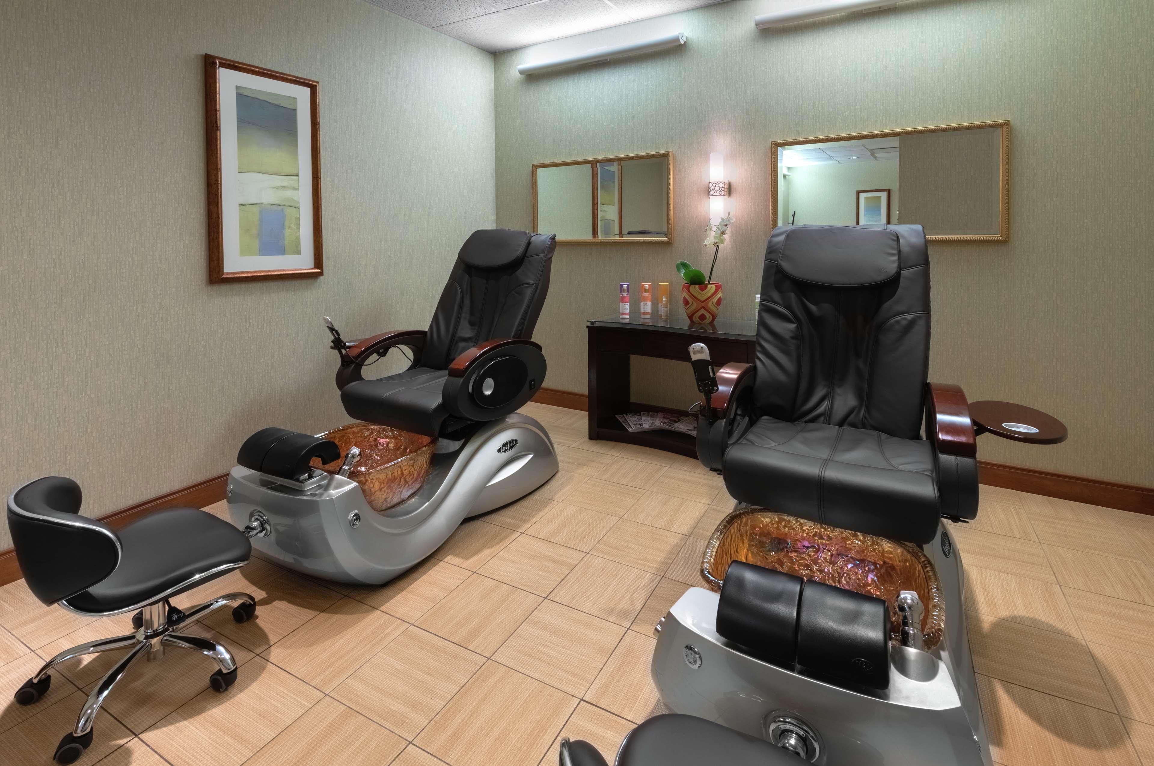 Embassy Conference Center Hotel 4*
