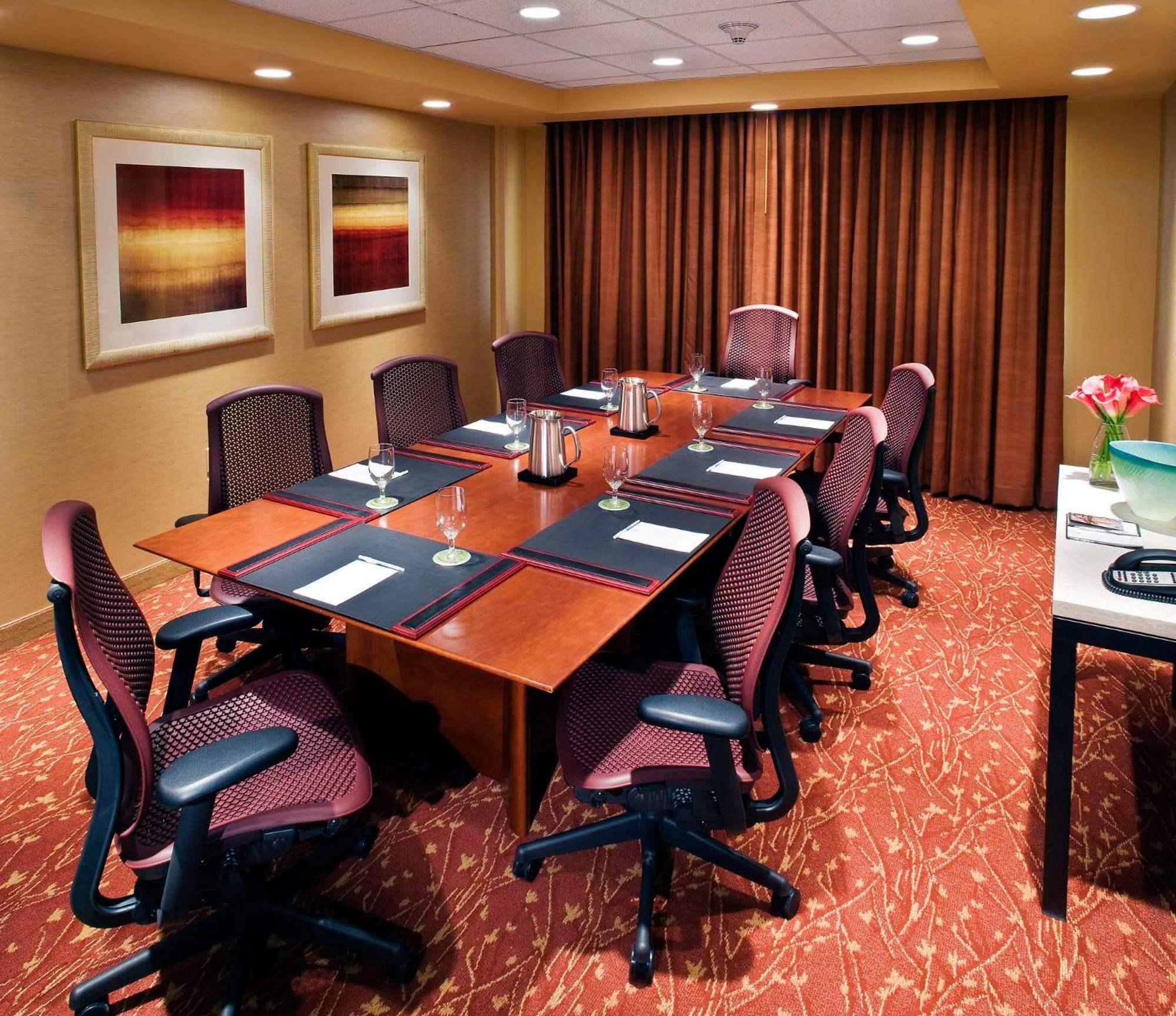 Embassy Conference Center Hotel 4*